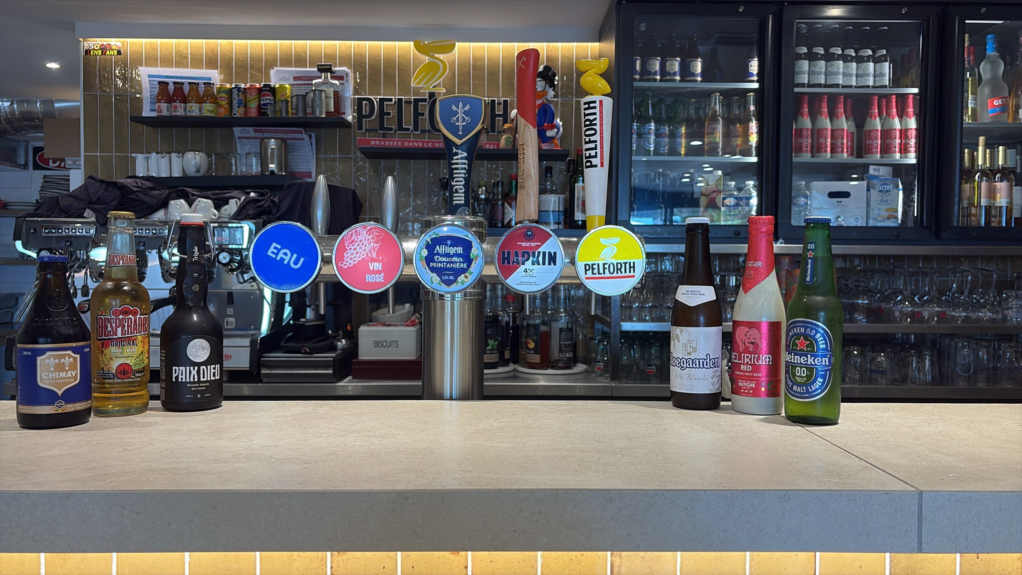 Les tireuses à bière et la sélection de bières de la brasserie Quai 18
